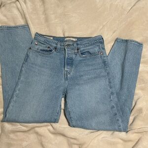 Levi’s Premium Wedgie Straight Jeans in Light Wash - Size 27